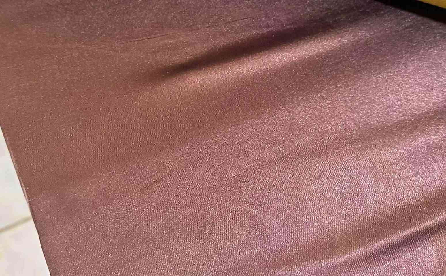 سرير نوم نفرين  مخمل بنفسجي بحالة جديدة ونظيفة جداً للبيع ممتاز بدون أي عيوب.
 السعر: [300] بي مجال
 المكان: [النجف]
 للتواصل: مراسلة الخاص أو عبر الرقم: [***********].
