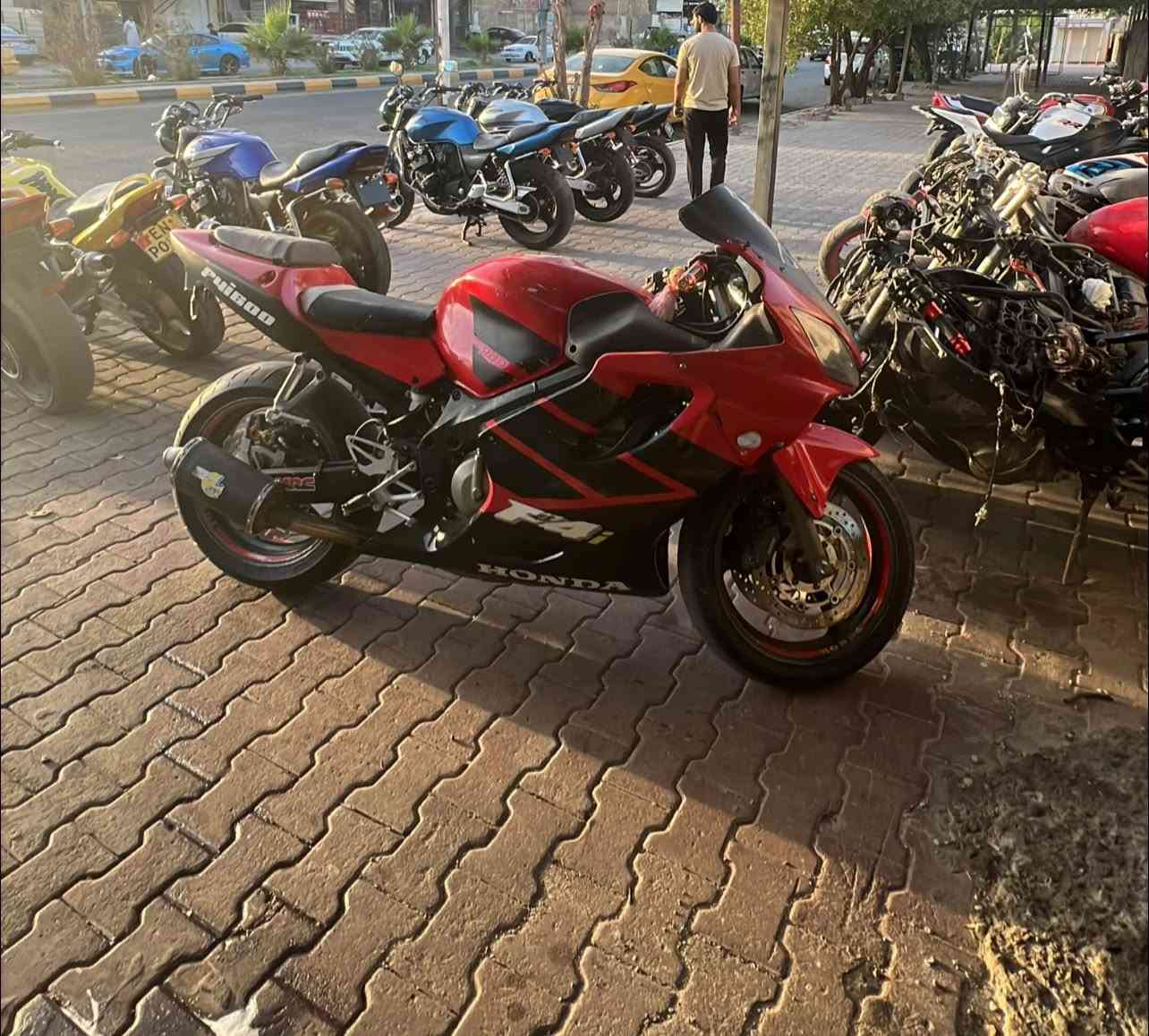 بطح CBRF4i600 مكينه مامفتوحه ضفيره وكهربائيات مكفوله وشغاله كير مكفول  الدراجه بيهه اوراق عليهه ادامه جديده بلكات ونوزلات وغيرهن دراجه ماتشتغل عقلهه محترگ سعر تصليحه 150 الف مكان الدراجه العماره في المركز سعر الدراجه 22 ورقه وبيهه مجال كلش قليل للأستفسار اكثر الاتصال على الرقم يتوفر بس فقط واتساب ***********
