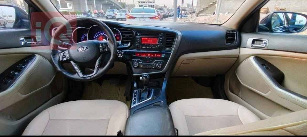 محرك 2400 دوش 
صبغ صفحه السايق 
ماشيه 180.000 كيلو 
فول مواصفات : بانوراما . خزن كشنات . بصمه تشغيل 
محرك وكير شرط ما مفتوح ولا ملعوب بي شرط فحص 
السعر 10.600 دولار وبيها مجال بسيط 
*********** موصل, نينوى
