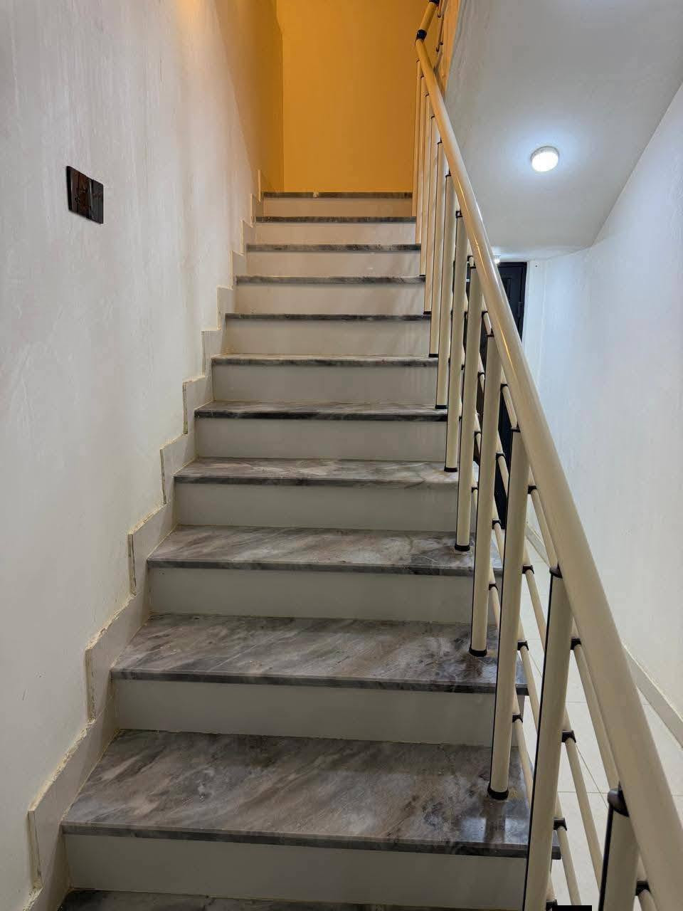 🏡✨ للبيع دار سكنية مميزة في الرمادي | شارع 40 ✨🏡
📍 الموقع المميز: شارع 40 – قرب أثاث القند
📐 المساحة: 230 م²

🔹 تفاصيل العقار:
▪️ 3 غرف نوم
▪️ بناء طابوق درجة أولى
▪️ بناء متين ومتعوب عليه بعناية
▪️ تصميم مناسب للعائلة والسكن والاستقرار
▪️ موقع حيوي ومنطقة مخدومة تبليط وكامل الخدمات 

💰 السعر: 155 مليون دينار
🔄 قابل للتفاوض مع المشتري الجاد

📞 للاستفسار وللمعاينة:
***********
📱 واتساب متوفر

✨ دار بموقع مميز وبناء متعوب عليه… فرصة تستحق المشاهدة.
