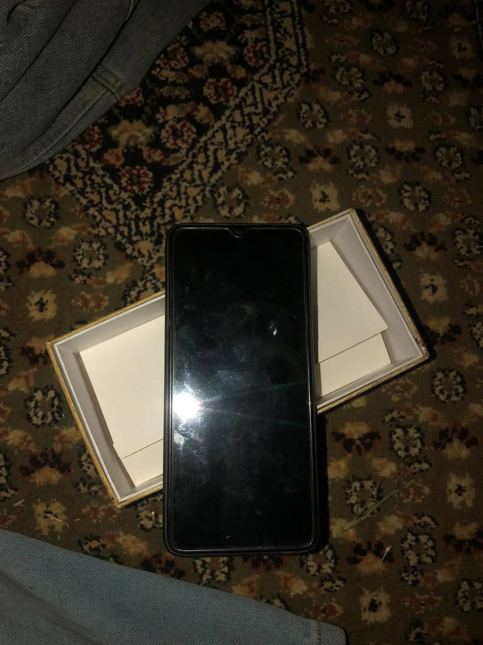 هونر X6a الجهاز نضيف ما مفتوح وله مبدل اي شي بي ملحقاته وياه كارتونه وشاحنته وياه
الذاكره ١٢٨ گيگه بايت البطاريه ٥٠٠٠ ملي امبير 
نضافه ١٠٠/١٠٠ مستخدم شي قليلللل 
السعر ١٥٠ وبيه مجال يذا شراي 
        
الرقم الاتف ***********
