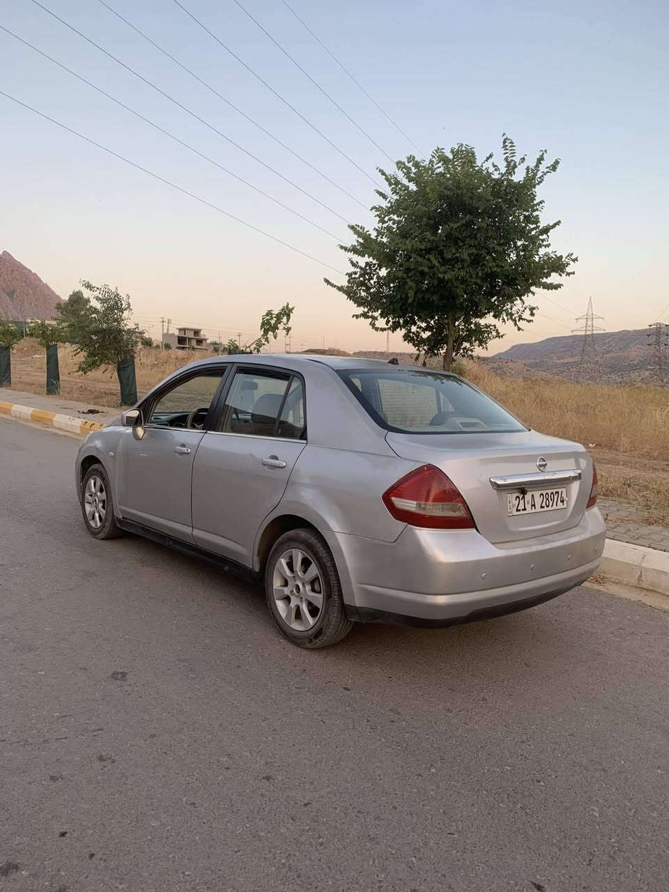 .نیسان تیدا مۆدێل ٢٠٠٩
***********
جام كارەبا ئاوێنە كارەبای 
حاسەو کامێرایە 
بۆیاخ  ٤ پارچە بێ ناو 
سەنەوی و هەزەی  تازەیە
گێڕ و مەكینەو كارەبای و تە برید بەشەرت 
٧٥$ معامەلە 
شوێن دوكان سیاحی 
*********** دخان, السليمانية
