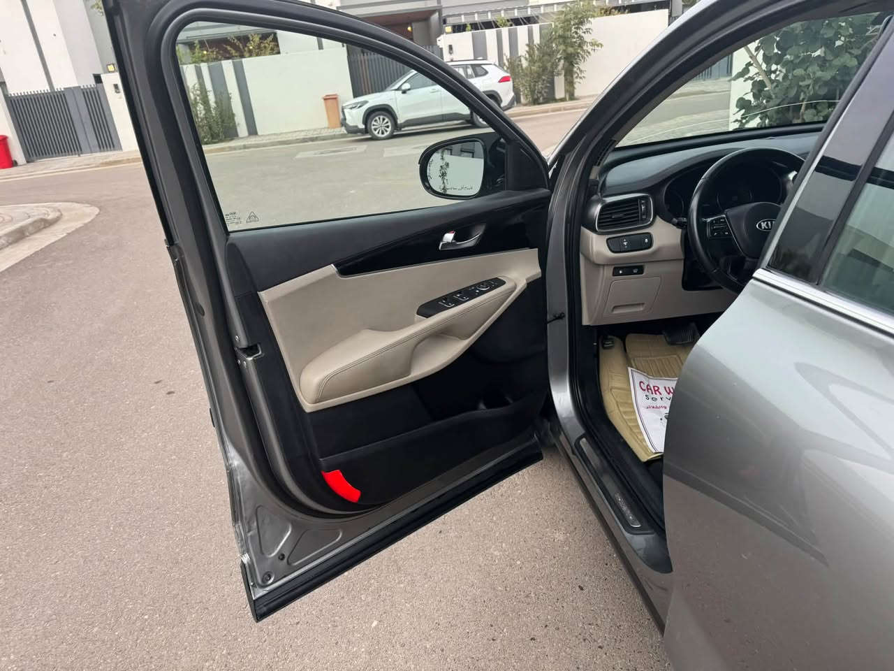 سورنتو ٢٠ ٢٠ خليجي
بانوراما
٧راكب
٣قطع تبريد
حساس تاير
كامره دواره
جنطه كهرباء 
كرسي السائق كهرباء
٤ انظمة قياده
اشاير بلمرايه 
بدون صبغ
فقط بارد ماشر بلصور
مبدل كازكيت
ادامه كامله للمحرك 
بطاريه جديده
السعر ٢٢٠
للاستفسار الاتصال
***********
