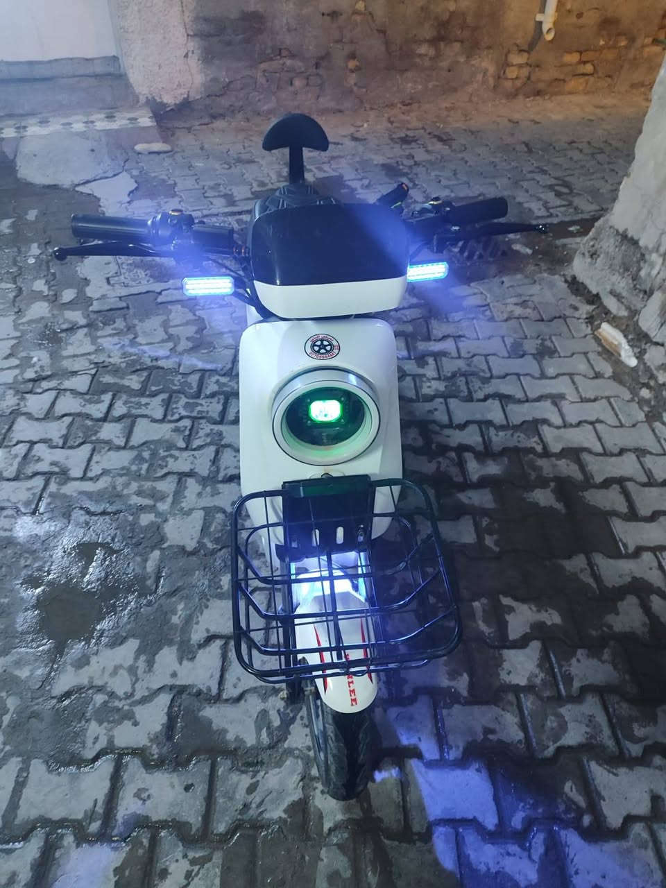 دراجه شحن ار 9 جديده مستعمله
*********** شهر 
5بطاريات سعر 425 محموديه
