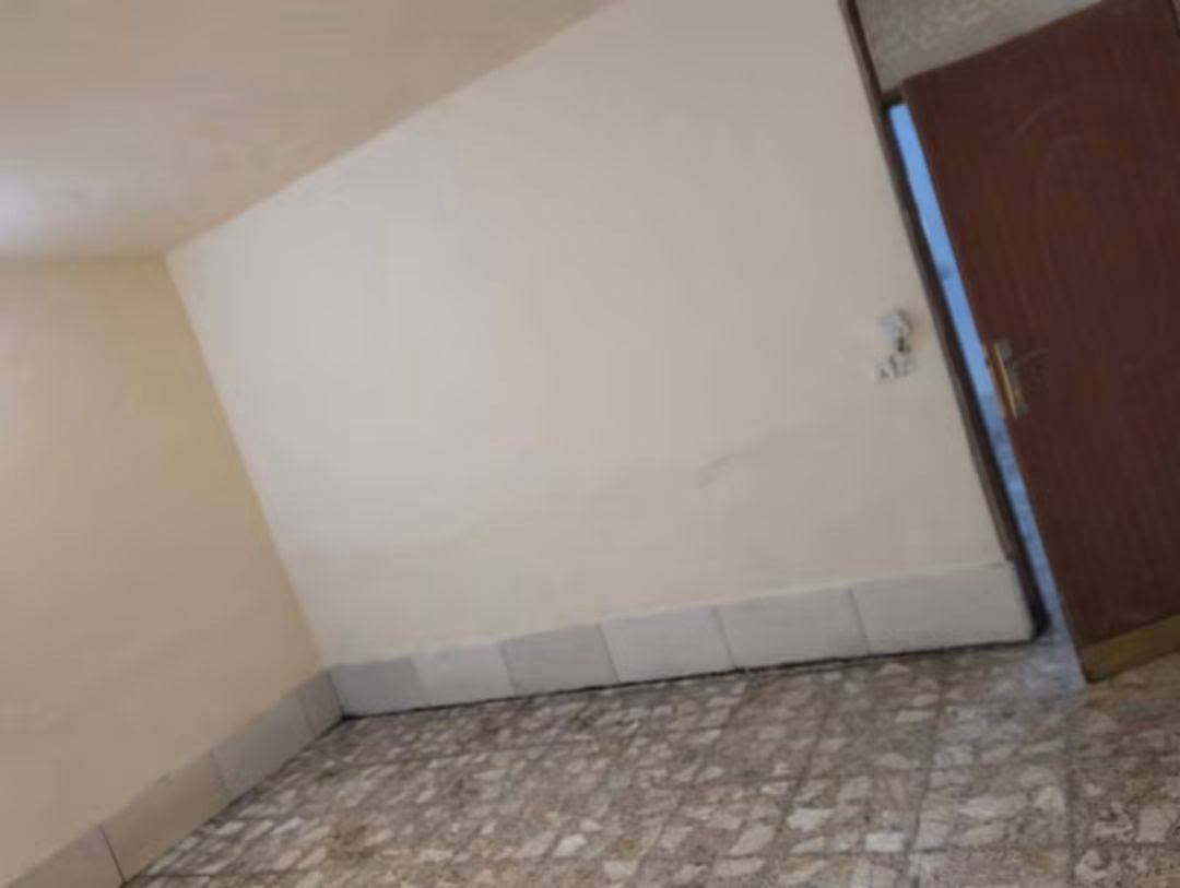 دار للإيجار مساحة 100م
طابق ونص 
حي البساتين حي السلام
من جهة المستوصف.. نهاية شارع أبو تيسير. 
ايجارة 300 
أكثر استفسار اتصل 🗣📲📞
واتساب 
***********
