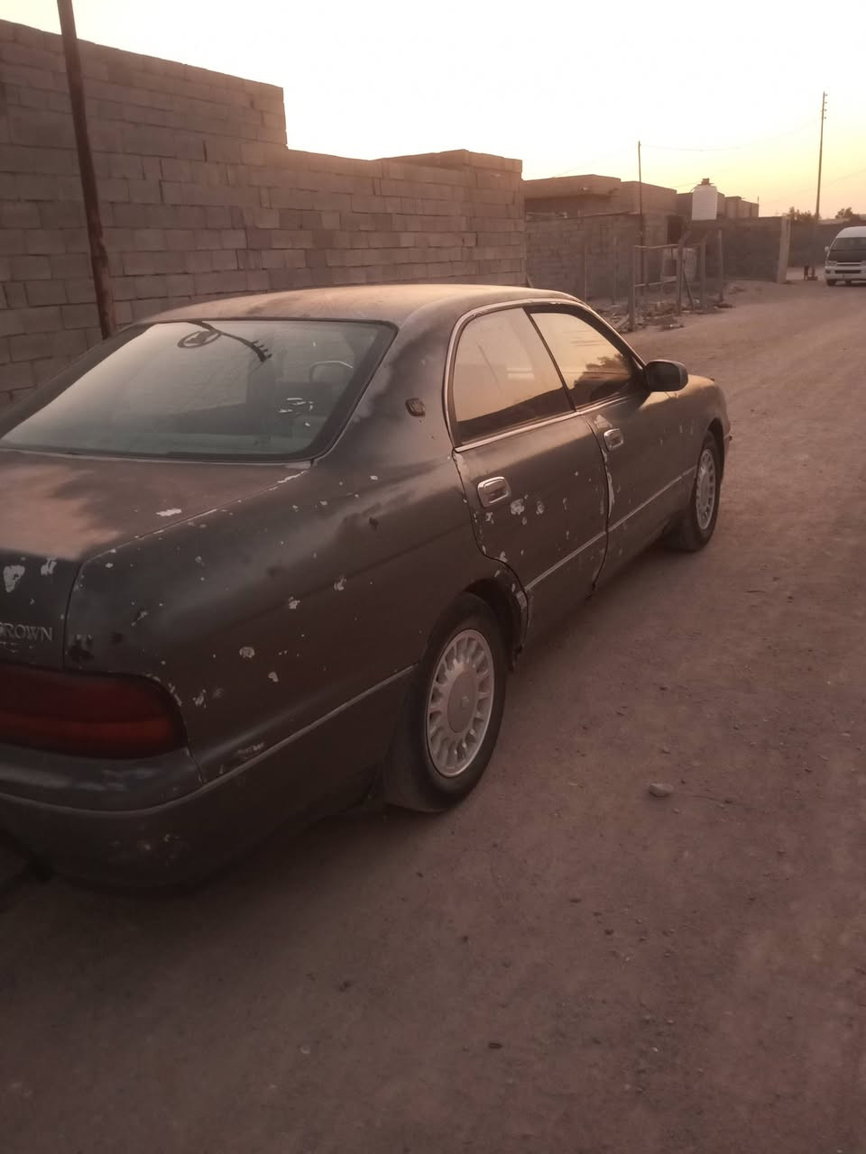 السلام عليكم سياره بطه كفاله عامه من العيب الشرعي رقم بصره انجليزي تحويل مباشر مكينه كير جدد سياره جاهزه عاوزها بس رشه الصبغ كفاله من الضربه والقص والنقل جثه ولصوليات والتحويل والغرامات السياره مال جناي سعر 36 وبيها مجال للشراي مكان السياره البصره ***********

