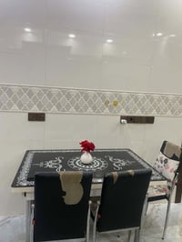 ميز طعام • ٤ كراسي