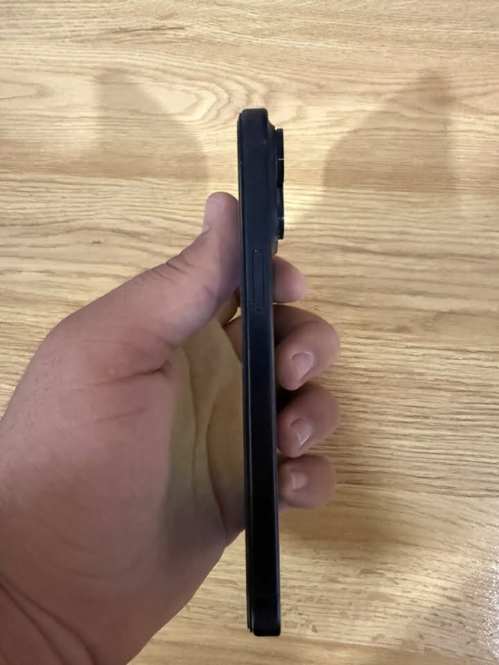 السلام عليكم
للبيع 
15 PRO MAX 512 GB E-sem
مبدل شاشة 
بطارية ثمانينات 
675 الف 
***********
