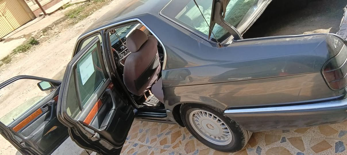 سلام عليكم 735i  موديل 91 بسمي سنوية الئ 2030 محرك بداية رخاوه وطخم امام تعبان   تبريد تادفئه شغال كهربائيات كلها شغالة  سعر 45 وبيها مجال   *********** مكاني موصل كاربون بانزين الكتروني
