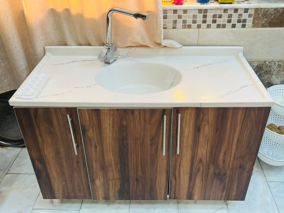 صباح الخير اثاث بيت كامل للبيع 
غرفة نوم-كاونتر-ثلاجة-طباخ-فرن كهربائي-كورنر-ميز طعام-ميد تلفزون عدد 2
مكانهم بغداد حي الجامعة
***********
اسعارهم مناسبة كلش وللي ياخذهم كلهم نراعي
