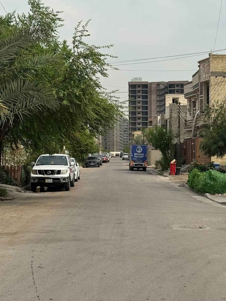 السلام عليكم 
مشتمل للبيع حي الجهاد الا ساتذه خلف اربع شواع  مباشر 

البيت علئ شارع 15متر رصيف 4متر 

واجهه 7.5متر 
نزال 10متر 
طابق الاول كراج صاله ومطبخ وغرفة نوم وحمام منوار 

طابق الثاني غرفتين نوم وحمام طابق ثالث بيتونة 

استفسار اتصال 
***********
