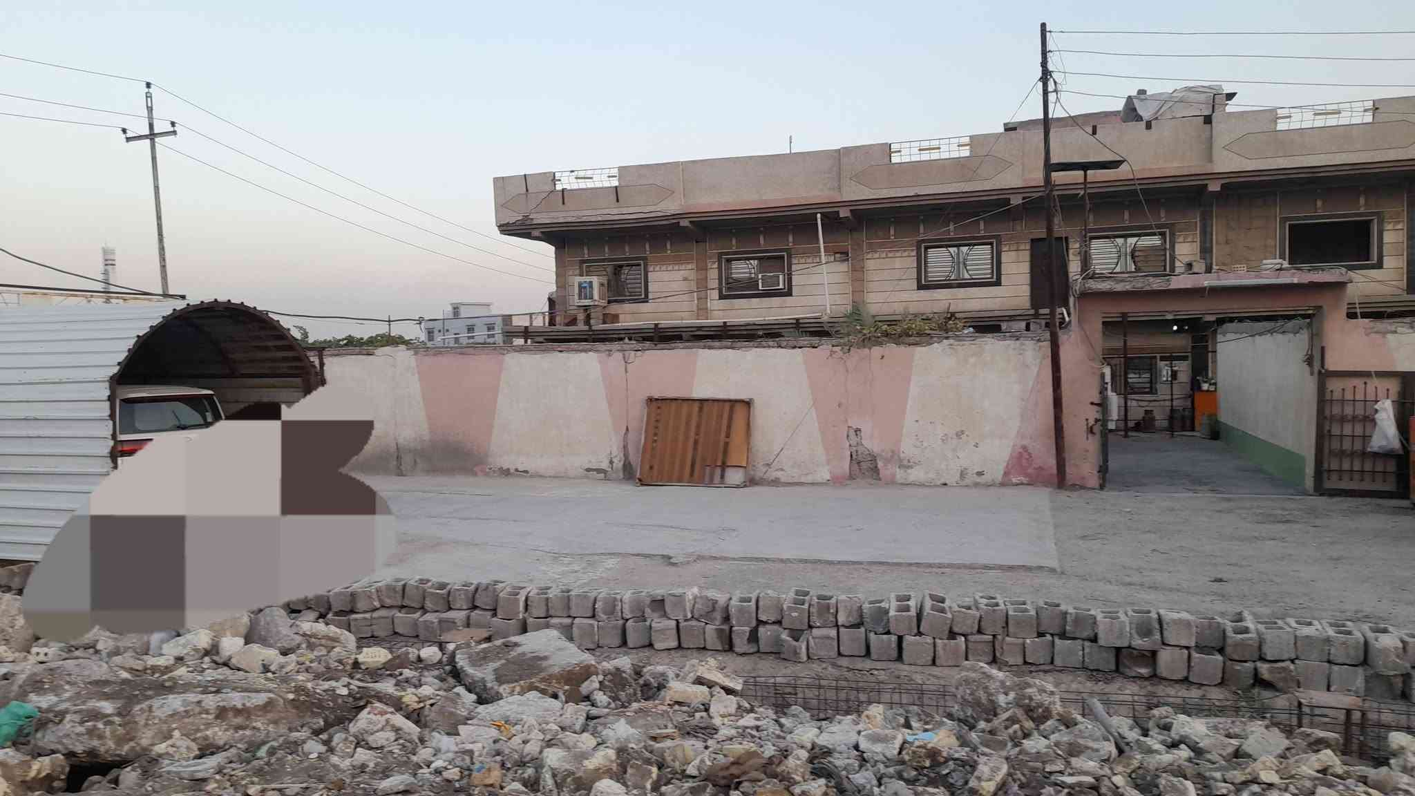 عمارة للبيع تصلح شركة أو معمل أو مخازن أو دور سكن مساحة دونم مساحة البناء ٨٠٠م طابقين  عنوان بغداد طريق البسماية مفرق المدائن رقم ***********او*********** خابرني تفاصيل طابو ٢٥بسمي
