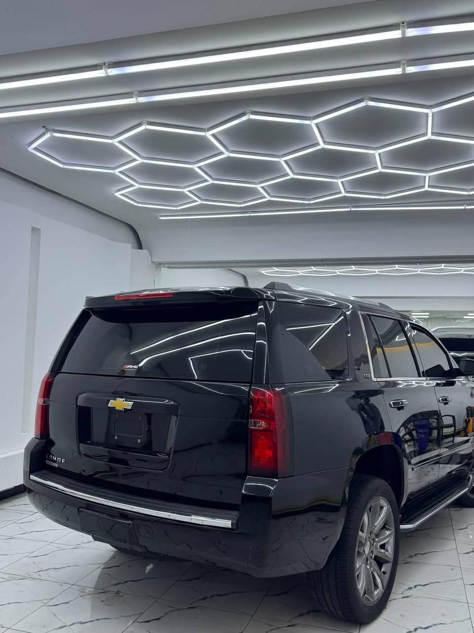 تاهو LTZ   2015. خليجي وكالة المنصور كفالة عامة من الصبغ فقط 3مكانات PDRكلش اصغارالسيارة فول فول مواصفات داخل قرميدي
1-كشن تدفئة وتبريدوخزن ميموري
2-مثبت سرعة ورادار امامي 
3-رادارات جانبية ونقاط عمياء
4-حساسات امامية وخلفية
5-ويل كروم قياس22
6-كشن رجاج
7-شاشة DVD
8-مرايات شفط وقلاب واشاير بالمري
9- 5بصمات
10-ثلاجة
11-قاصة
12-قيادة ذاتية
13-أوامر صوتية
14-فتحة سقف
15-صندوق شفط
16-فور. ويل
17-شحن الاسلكي 
بعد اهواي مواصفات الفول معروفة
السيارة رقم بغداد بسمي تحويل ثاني يوم
السعر327$وبيها مجال اللطيبين السيارة الف ماذب عليها جديدة بمعنى الكلمة 
للاستفسارمتوفراتصال وواتساب *********** غير متواجد ع الفيس
