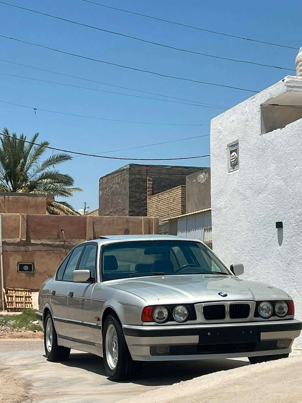 السلام عليكم  BMW
للبيع موديل 92حجم 35
سياره جاهزه كير صدر 
حداديه تبريد شغال 
داخل جلد جديد بلادي 
فتحه اسلايت 5 ويل خليه 
تخم تاير جديد بجم عريض 
رقم بغداد 
مكان السياره المسيب 
السعر 68 وبيها مجال 
***********
