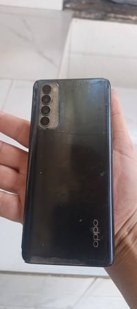 اوبو رينو 4برو • شاشته مكسورة