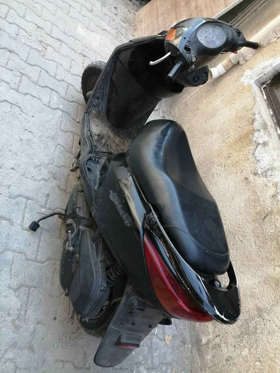 بريز كابريتر دراجه كله ختم واحد كفرات وسوادات كله مختومه كلشي شغال سلف وهندر  نقصه بي عداد السرعه والباقي كله شغال شلعه معدل خير من الله المكان الحريه السعر 450 وبيه مجال قليل الاتصال ***********

