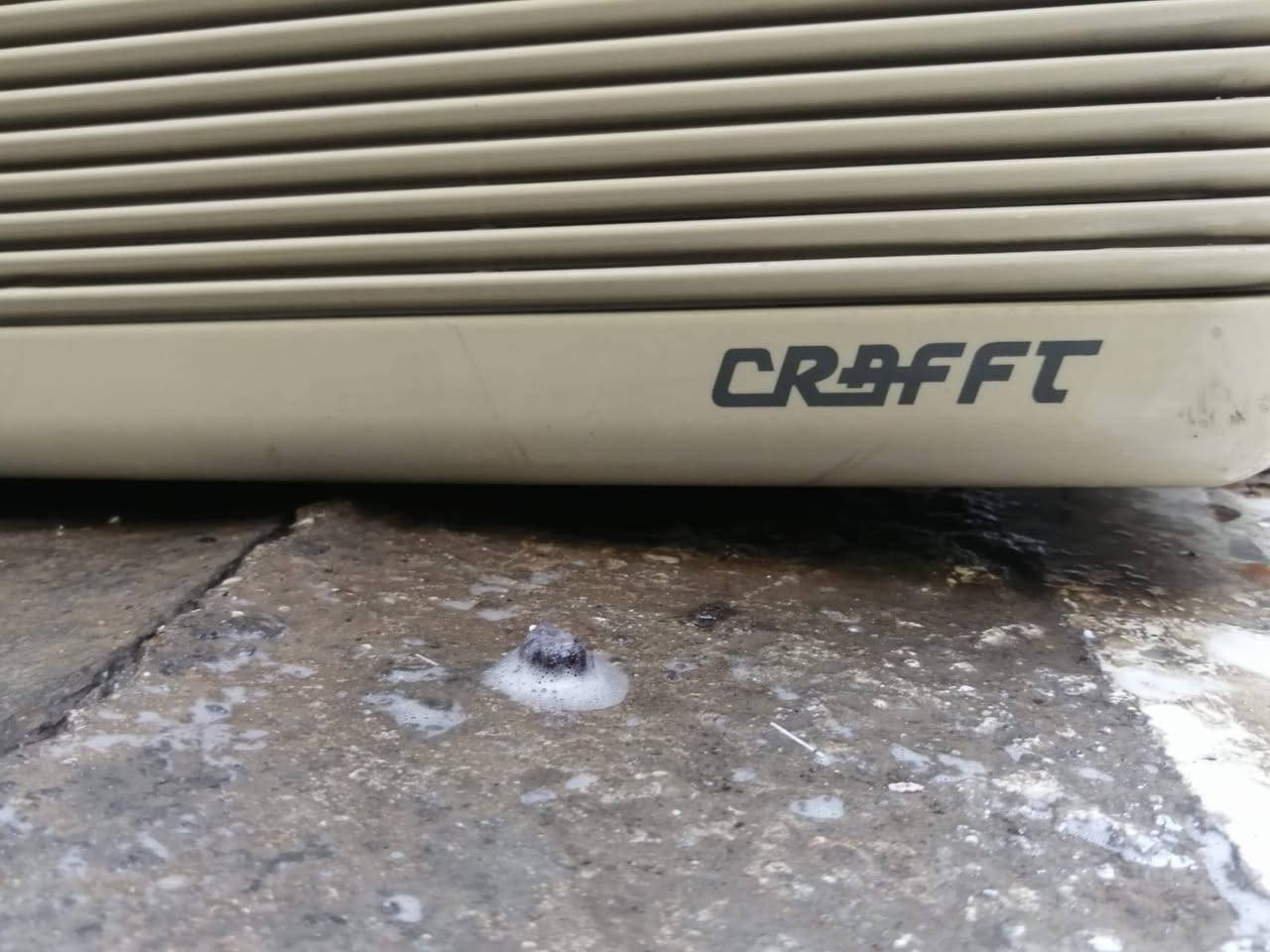 ❄️ مكيف شباك ❄️ 
للبيع مكيف شباك CRAFT، مكيف قديم ومتين، مناسب للبيت أو المحل.
طنين

🔹 تبريد شباك
🔹 تحكم يدوي
🔹 جسم معدني قوي
🔹 المكيف مثل ما موضح بالصور
🔹 مستعمل وبيه آثار استخدام
💰 السعر: ٢٤٠قابل للتفاوض 
📍 المكان: الدوره 
الرقم :***********
