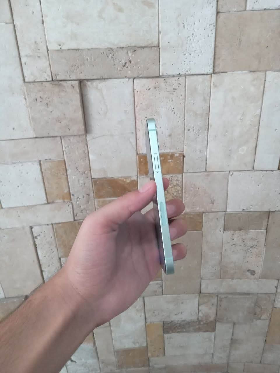 عليكم آيفون 1٢عادي أمريكي بطارية بلادي80ذاكره128مبدل شاشه اصليه اوفطر  بصيط بالضهار سعر280الف مكاني بغداد تواصل***********
