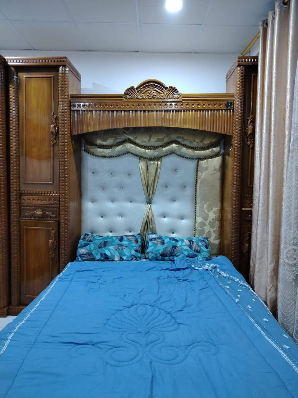 سلام عليكم غرفه نوم خشب عراقي ثقيل جديده حيل السعر مليون 550 العنوان جانب الأيمن ***********
