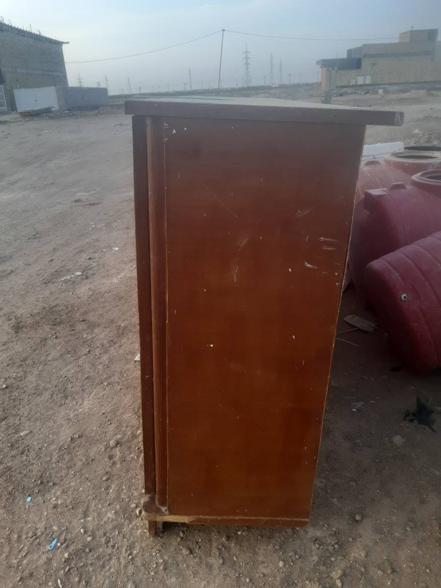ثلاجه اربع بيبان نضيفه شغاله السعر 450 وبيه مجال 
كنتور 5 بيبان السعر 175 وبيه مجال 
بوفيه يرادلهه قفاله السعر 125 وبيه مجال 
جربايه نضيفه السعر 35 
الاستفسار اتصال على الرقم *********** ملاحظه اتصل على الشريحه عمارة, ميسان
