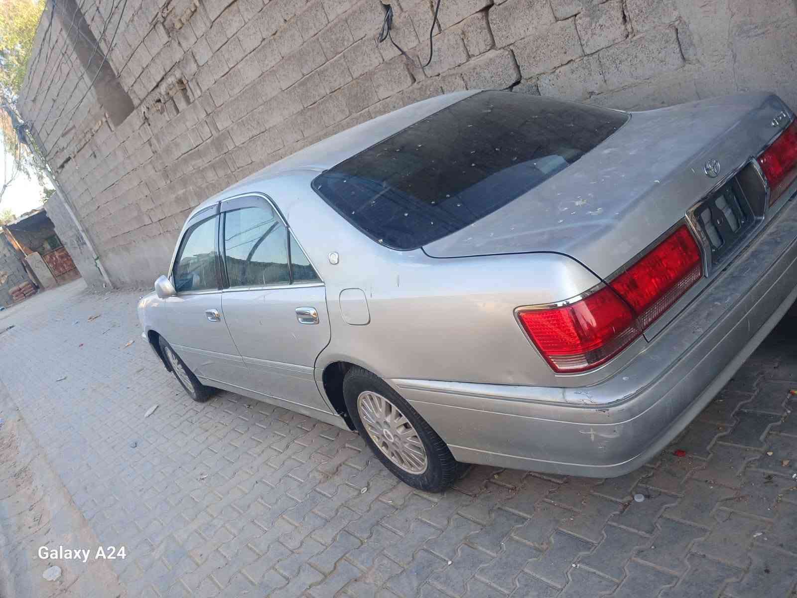 السلام عليكم ملكه مديل 2003مكينه ففتي وكير جديد صدر تخم تاير مكمركه باقي بس عله رقم سياره حلوه وكبل لشارع سعر 85بيع او مرواس بملكه رقم نكليزي ***********

نص مكتوب في الصور:
- Galaxy A24