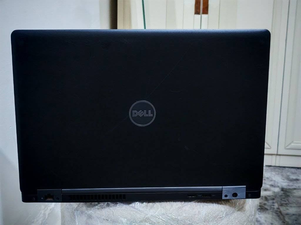 لابتوب dell.  
شاشه حجم 15.6 FHD. مميز 
Cori5 gel 7
جيل سابع
RAM 8
HARD 256 ssd m2
كارت شاشه مدمج 4G
بطاريه من 3 إلى 6 ساعات شحن 
الابتوب جدا نضيف 
شحن تايبسي.    
 بصمه اصبع
كيبورد عربي انجليزي + ضوئي
لابتوب مناسب للهندسه و التصميم 
سعر 250 بيه مجال بسيط 
مكاني بغداد توصيل موجود 
رقم ***********
