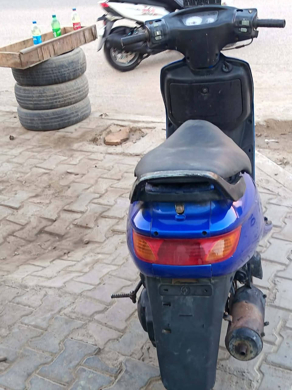 سلام عليكم فراشه للبيع كله شغال سلف لايت هورن قفل جنطه قفل ستيرن  ما ناقصهه برغي حلوه الدراجه اب ٣٠٠ وبيهه مجال بصيط مكاني شاميه صلاحيه ***********
