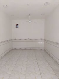 ٢٠٠م • ٢ غرف • محل غذائية