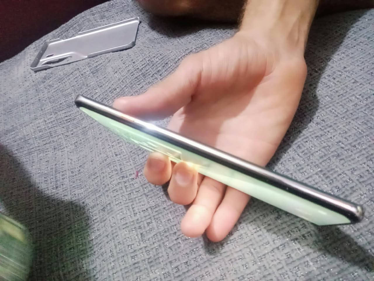 السلام عليكم تكنو كومون40 برو رام 12+12 نسخة  الاخيرة مستخدم شهرين فقط جهاز نظيف السعر 300  قفل او مراوس
***********
