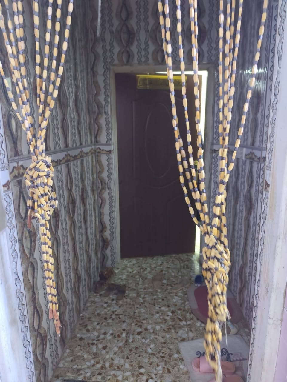 بيت طابو صرف 110م.. طابقين في الحلة، حي العسكري، خلف ثانوية الفرقان..يتكون من:-
 الطابق الاول:- غرفه نوم ، صاله ،صحيات ، هول ، مطبخ 
 الطابق الثاني:- غرفة نوم نظام سويت ، صحيات ، بيتونه چبيره ، سطح 
وصحيات خارجيه...السعر 120 وبي مجال للشراي للاستفسار الاتصال على الارقام التاليه:-
***********
***********..واتس ٱب
