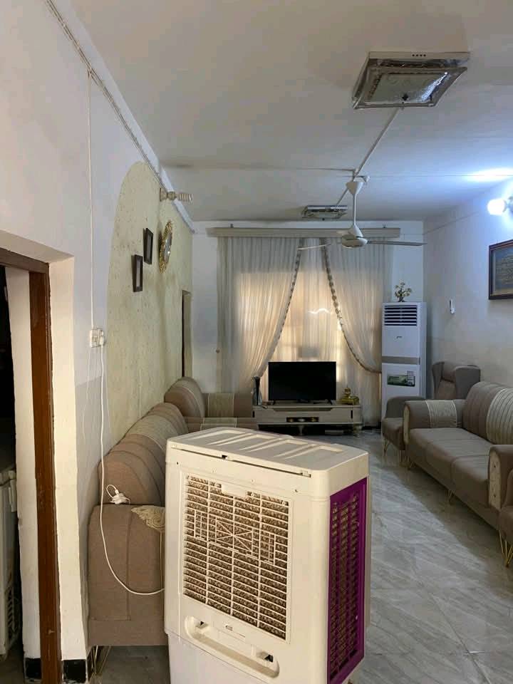 🏠 بيت للبيع  او مراوس – العروبة

📍 الموقع: العروبة، خلف مركز 7 نيسان
📌 قريب من الشارع العام

📐 المساحة: 150 م²
📏 الواجهة: 10 م
📏 النزال: 15 م

🏡 يتكون من طابقين:

🔹 الطابق الأول:
• غرفة نوم
• صالة
• استقبال
• مطبخ
• صحيات

🔹 الطابق الثاني:
شقة معزولة بالكامل، تحتوي على:
• غرفتين نوم
• صالة
• مجمع صحيات

📞 📞 للاستفسار والمراجعة:
مكتب المحيط لبيع وشراء العقار – الديوانية
📍 شارع الحولي – خلف جامعة القادسية – قرب غسل غريب الطوس

☎️ ***********
☎️ ***********
📲 واتساب متوفر على الأرقام أعلاه

🏠 مكتب المحيط… عنوانكم الموثوق
واتساب متوفر 📲