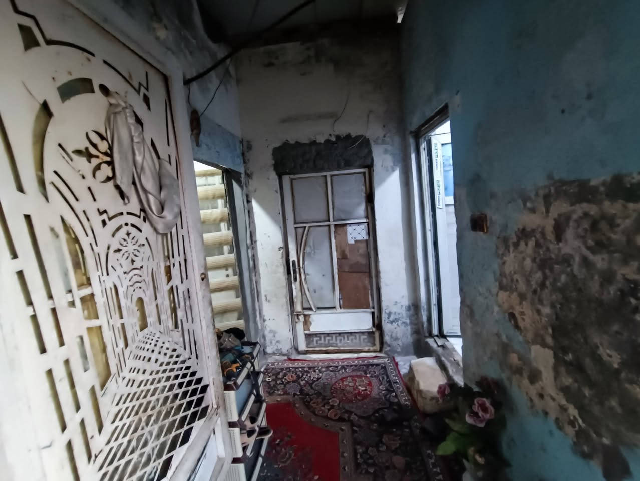 السلام عليكم بيت تجاوز بلديه مساحه ١٠٠ متر غرفتين نوم ومطبخ وصحيات وهول ومناور اثنين البيت كوله سيراميك
مجاري وماء وكهرباء جاهز للسكن بي ورقه من البلدية 
معروض ١٢ مليون وبي مجال قليل 
الموقع شارع 80 الأول قرب مسجد الرحمن يبعد عن الشارع ٣٠٠ متر
السلام عليكم بيت تجاوز بلديه مساحه ١٠٠ متر غرفتين نوم ومطبخ وصحيات وهول ومناور اثنين البيت كوله سيراميك 
***********
