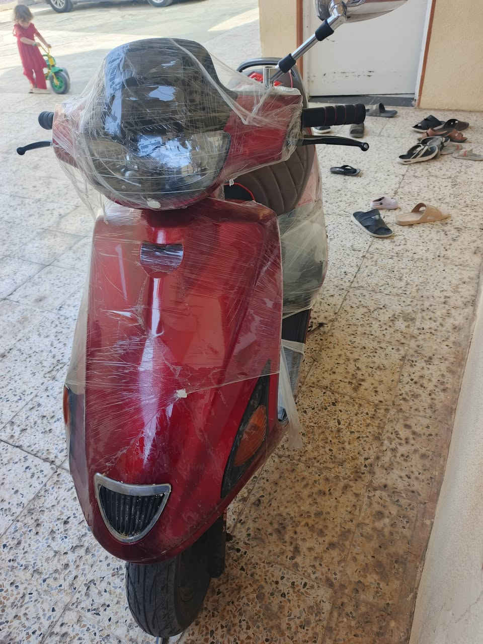 فراشه فحل حاويه للبيع مكينه ناعمه وحلوه سلف هندر كله شغال سعر ٥٥٠بيه مجال  ***********
