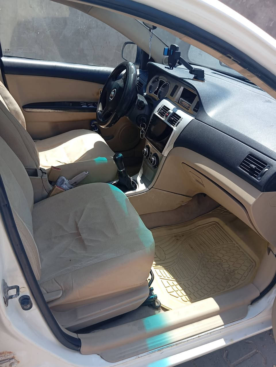 🚗 *للبيع كريت فولكس C30* 🚗
📅 الموديل: 2011  
📜 السنوية: للـ 2031 جديدة  
📝 تحويل: باسمي - مباشر + مشروع وطني  
⚙️ المحرك: يارس  
❄️ التبريد: ثلج  
🔌 الكهربائيات: فول شغالة  
✅ محرك وكير: مكفولات  
📍 المكان: النجف  
⚠️ ملاحظة: بيها تكحيلات بالحواجب  

💰 *السعر: 45 ورقة وبيها مجال* 

📞 ************* واتساب/اتصال
