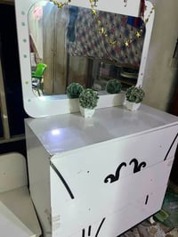 غرفه اخشاب • تركي مستخدم • ميز تواليت
