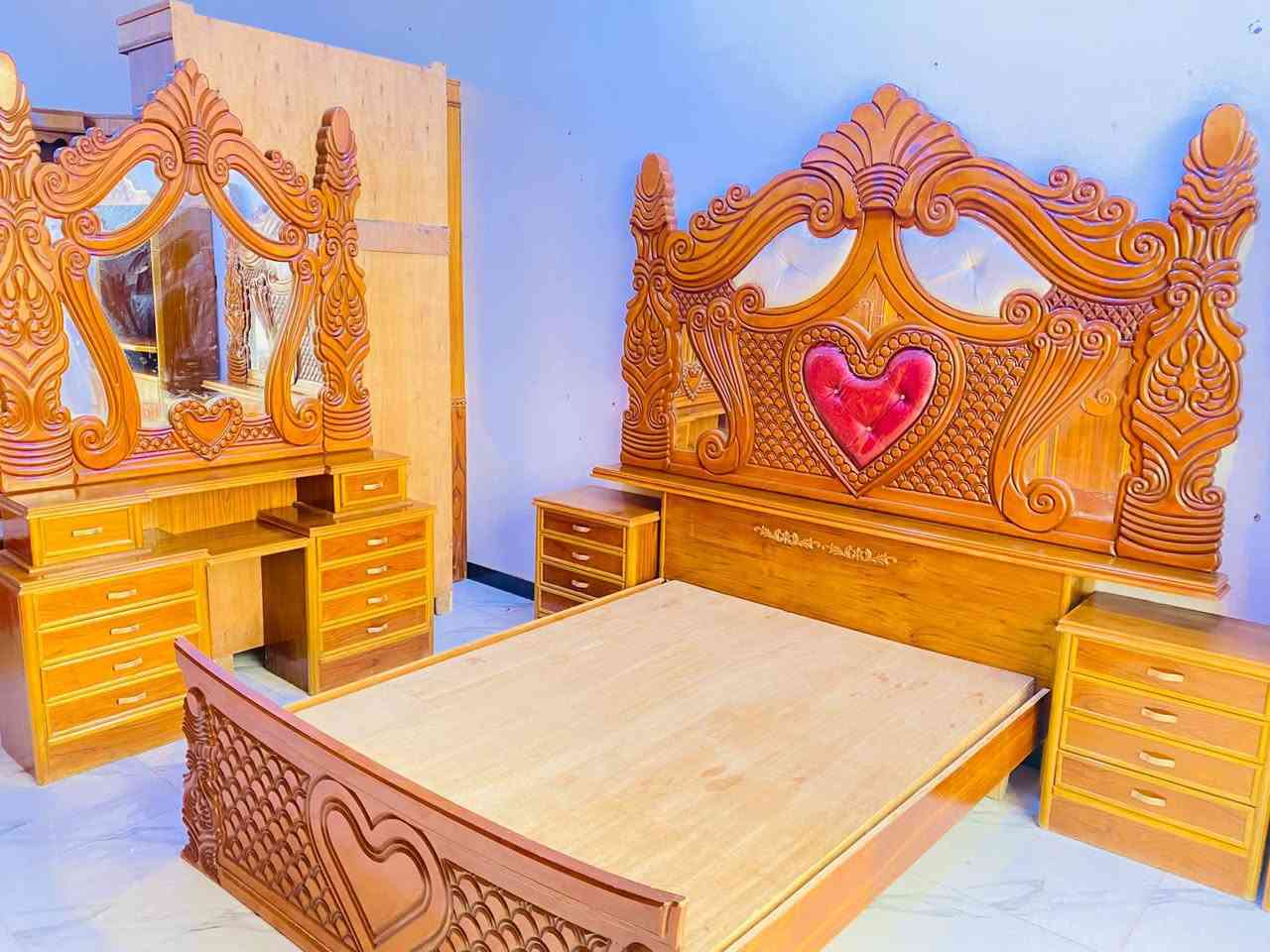 غرفة نوم صاج عراقي ٦ قطع حطاطه درجه اولى ظهر الكنتور نظام چرچوبه نظافة فول السعر مليون و ١٠٠ للاستفسار ***********
