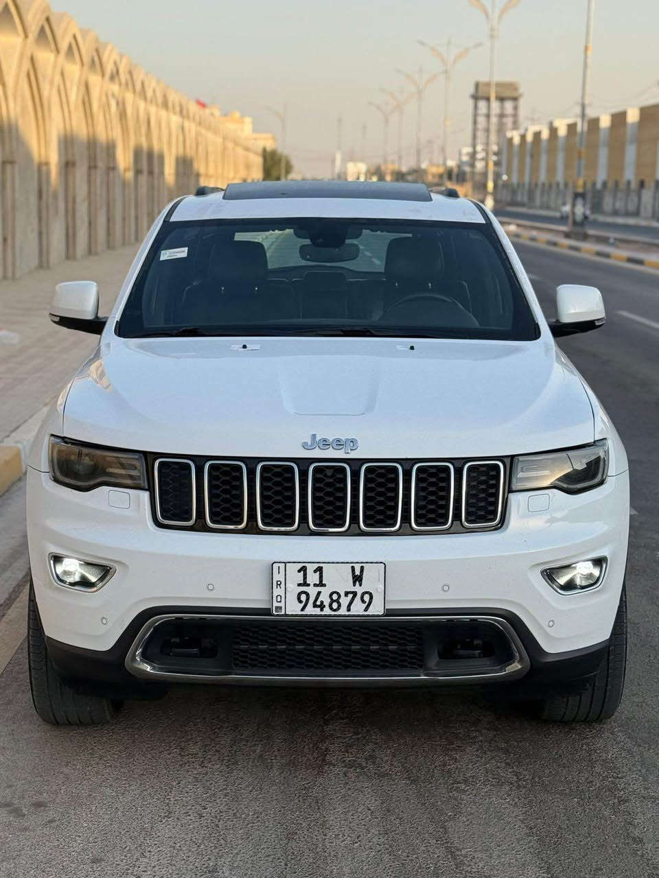 جيب كراند شيروكي 2018 وكالة ليث العبيدي فووول مواصفات خنك 
بانوراما 
جنطه شفط
مري شفط
تدفئه تبريد كشنات 4 
حساسات 360 
زراك لايت 
ستيرن ودوسات كهرباء 
اناره فول زنون 
كشنات شموا وجلد 
تشغيل عن بعد 
ابل كار بلي واندرويد اوتو 
كروز وافرج 
وضعيات قياده 5 اوف رود ومدينه وصخور وصحراء وطين
كشن خزن ميموري 
جام اوتو داون 4
تلفزيونات خلفي اج دي وفيش ثلاثيه وقرص بلوراي
وهواي مواصفات بيها 
رقم بغداد انكليزي جديد ب اسمي وهزه جديده 
ماشيه 93.450 
سياره كلشي بيها جديد بيها بس فوق الباب خلف السايق صبغ فقط الباقي كفاله بدون دواخل بدون كلشي 
كلشي كبس بمكانه 
للاستفسار خاص او رقم *********** كربلاء, العراق
