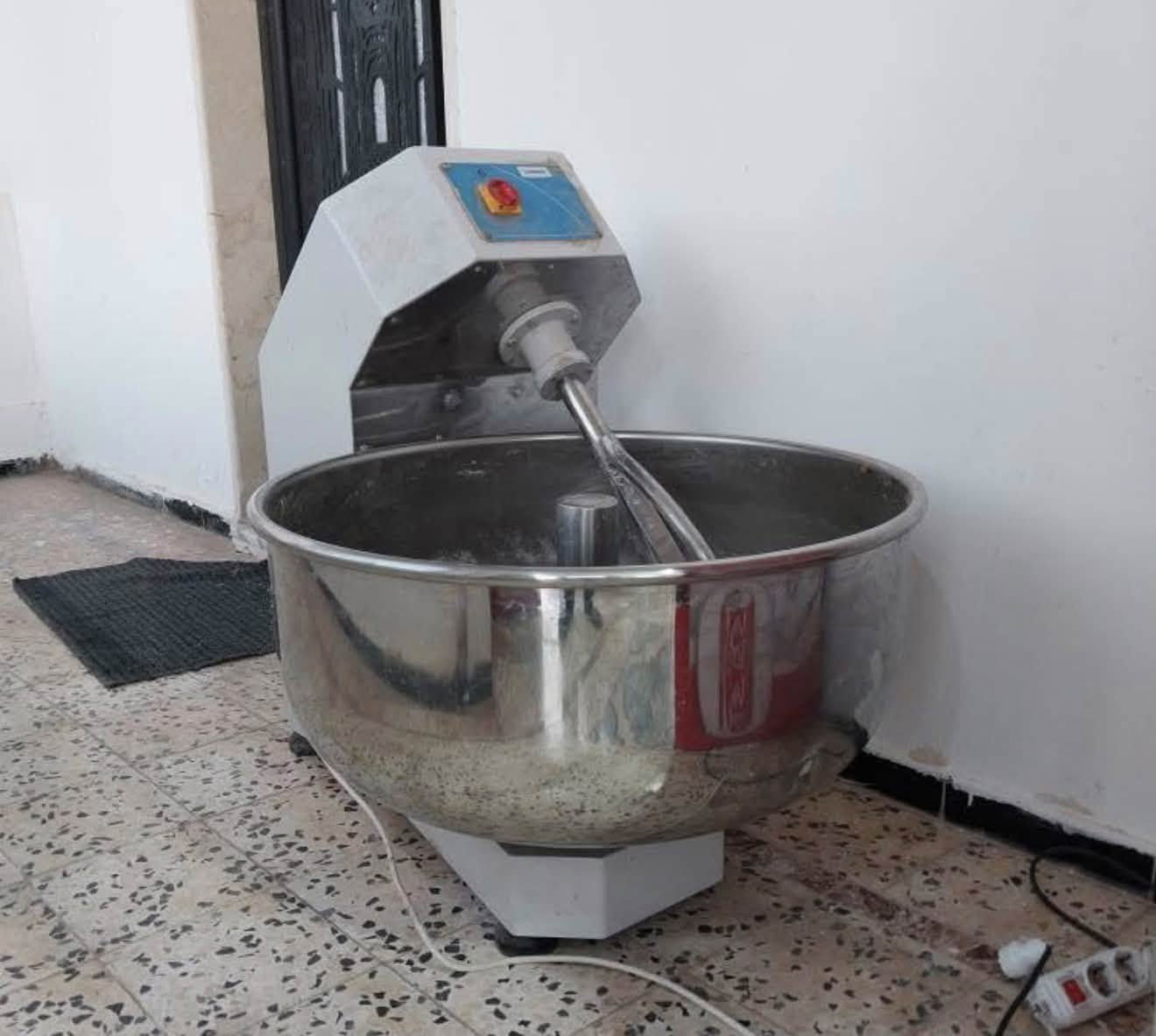 غراض مطعم • نضيفة • مستعجل