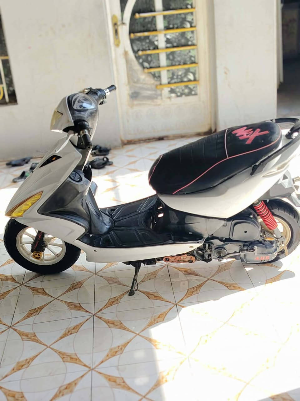 ماكس مضلع مكينة مفتوحة ناعمة وشلعة حلوة صالنصة رياضي سعرها ٢٧٥ مكاني أبو صخير
***********
