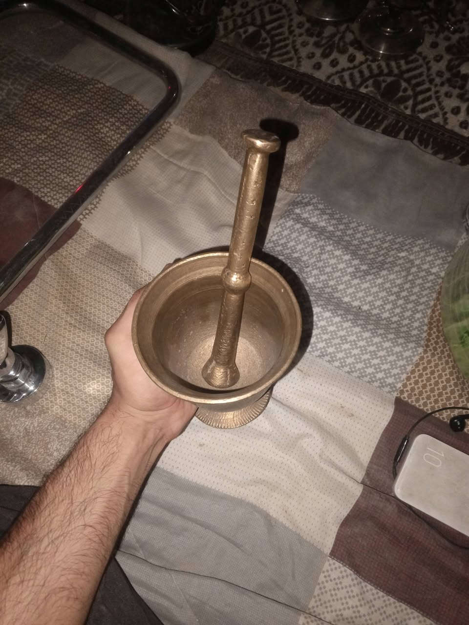 هاون وزن ثقيل وقديم وطولة مثل ما موضح عدكم بالصورة 
الي مهتم يراسلني ***********
