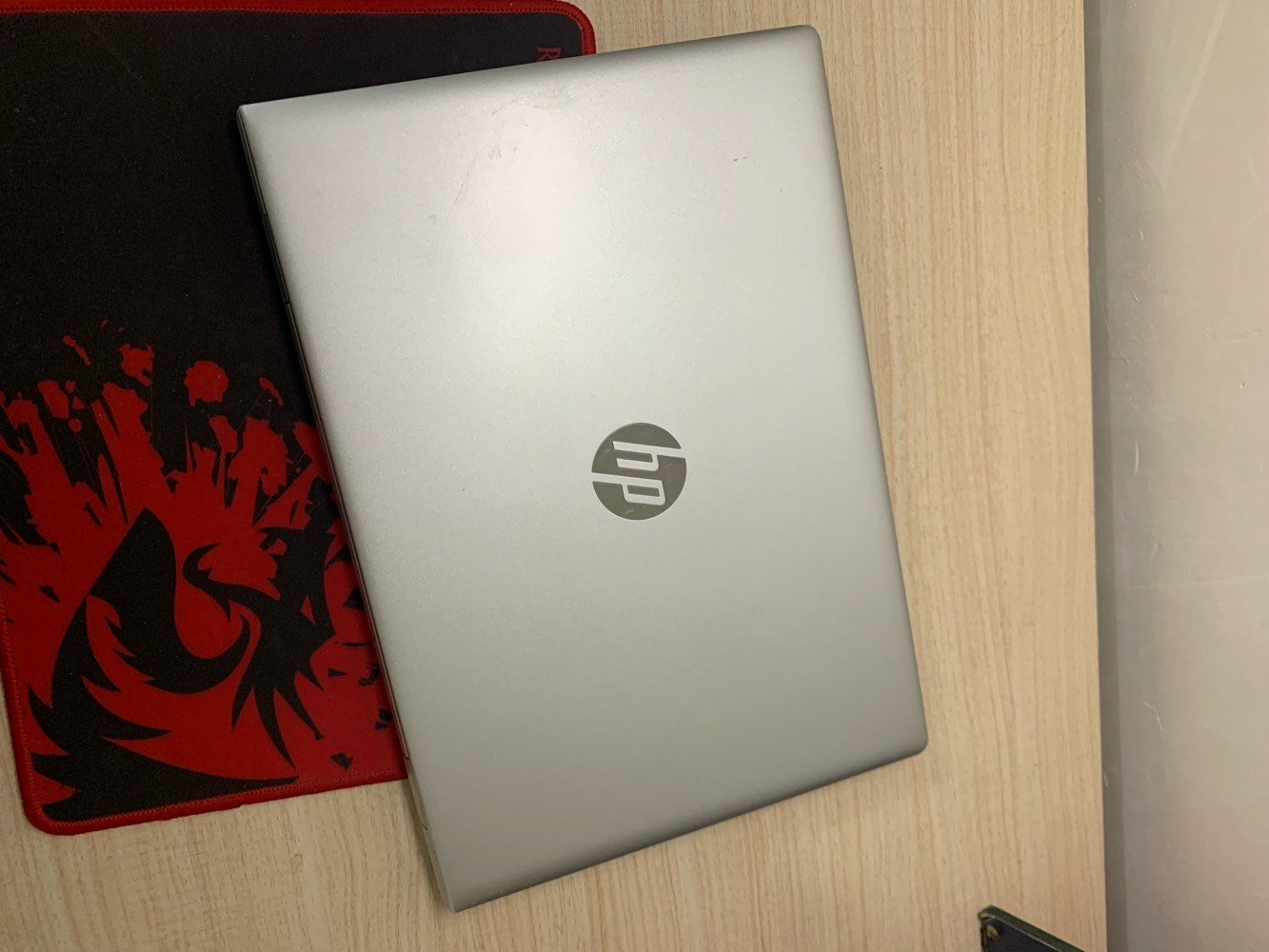 سلام عليكم عندي لابتوب HP ProBook 640 G5
فئة U
Core i5 intel
8th 
8Ram
Hard 256 ssd
كارت الشاشة داخلي 4 
حجم 14 لون فضي لابتوب نضيفة كلش فقط بيها ضربه جانبيه خفيفه كلش