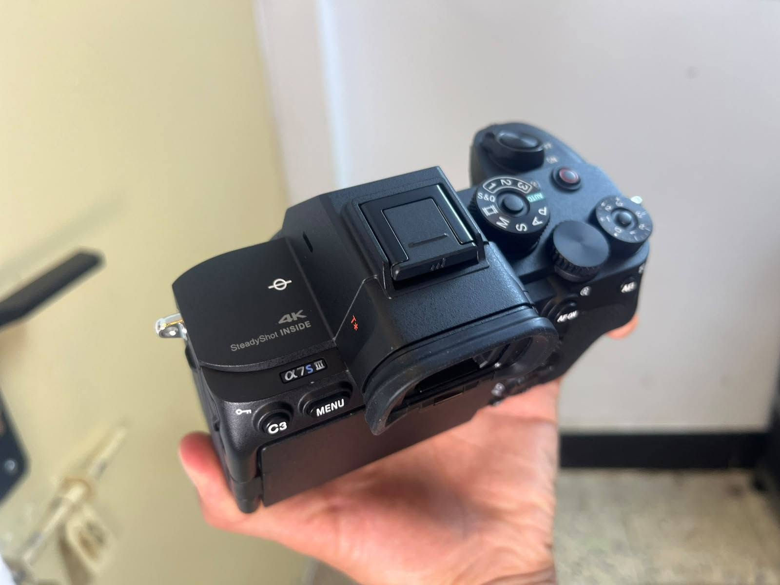 سوني A7Slll  للبيع 
نضافته وشتر كدامك 
مستخدمه شي قليل مكاني بغداد ***********

نص مكتوب في الصور:
- CAMERA SHUTTER COUNT Find out how many shots your Digital SLR has taken RESULTS Shutter count 1338 SONY ILCE-7SM3 Current value on eBay As an eBay Partner, this site may be compensated if you make a purchase using the above link X نشر إذا كان هذا مفيدا وكنت تحب الكاميرات، فاطبع على طبق سطح المكتب الجديد! CHECK ANOTHER CAMERA Digital Photo Gallery