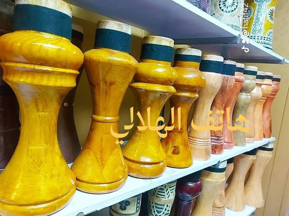 خشبة عراقية ( 35 الف)
 مصنوعة من اجود انواع           الاخشاب
 للحجز والاستعلام
 ☎️ ***********
 ☎️ ***********
🚙 تتوفر خدمة توصيل 🚛

نص مكتوب في الصور:
- هاتف الهلالى
- هاتف العادل
- هاتف الهادل
- هاتف العادل J@hatif42