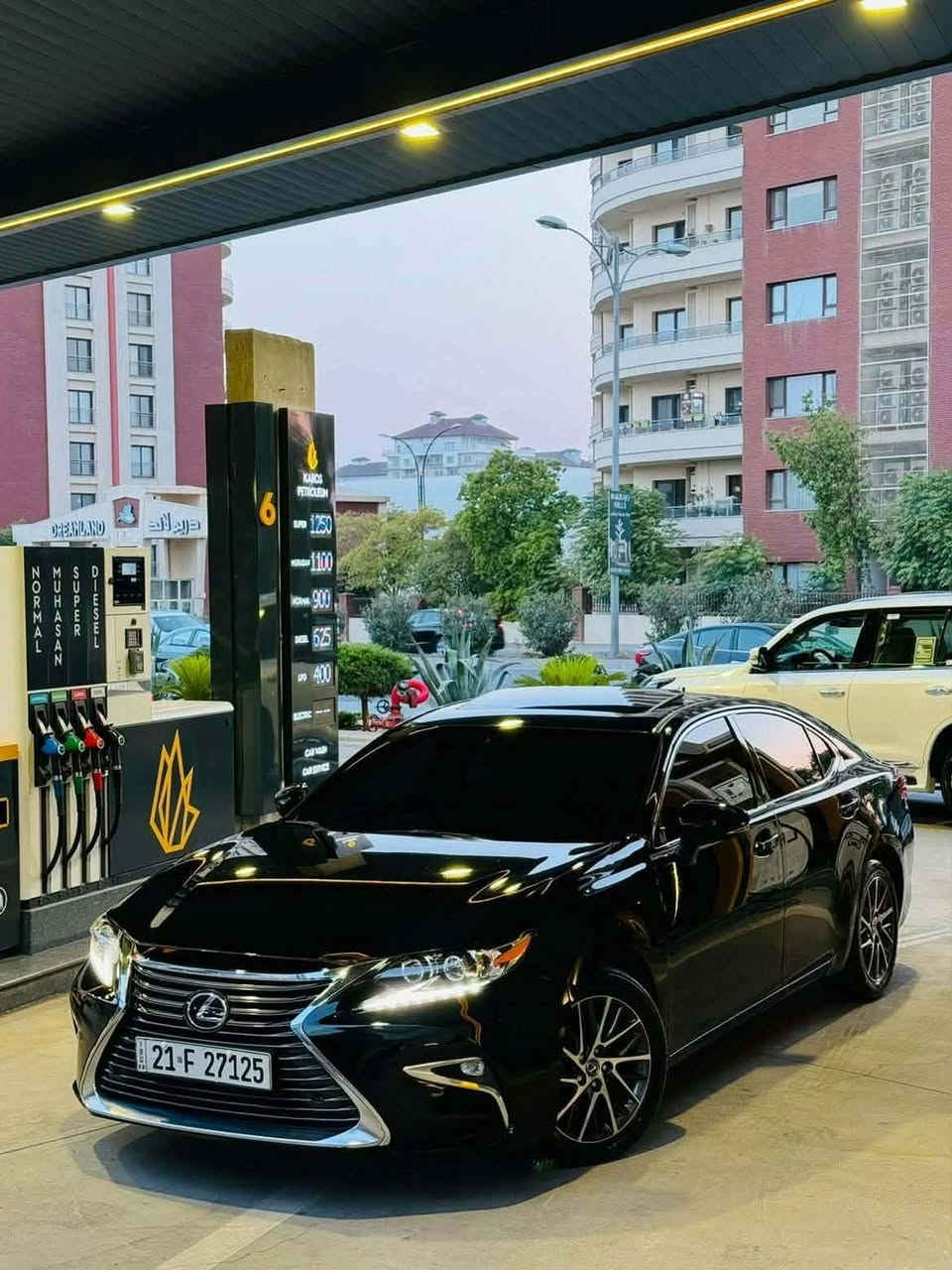 السلام عليكم
لكزس es350 سنته سلندر م 16 ماشيه 95ميل 
السعر 170 وكل التفاصيل بالمنشور السونار مرفق 
للتواصل 
***********
