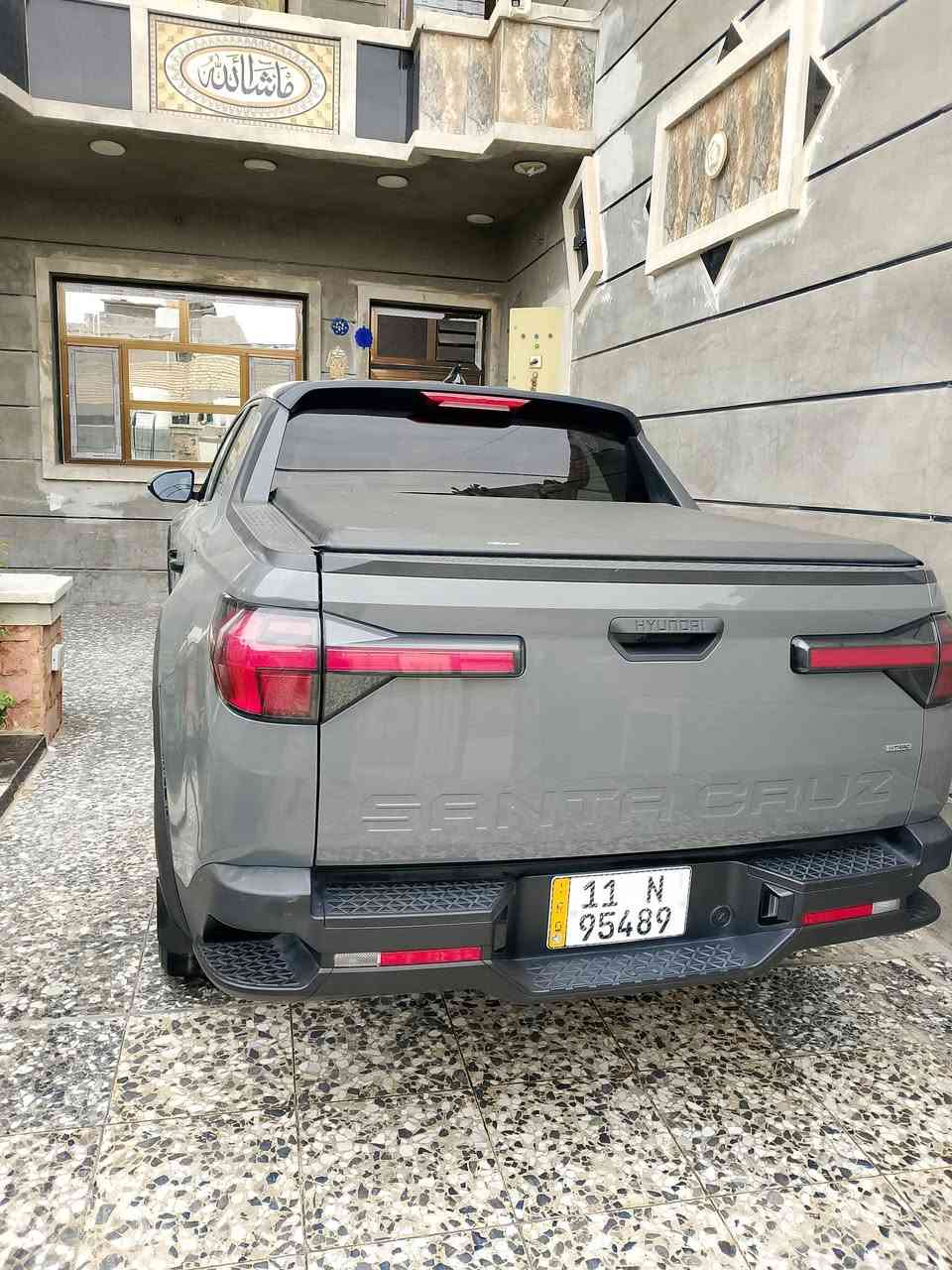 السلام عليكم سياره بكم سانتا كروز سياره فول مواصفات تشغيل عن بعيد حساسات اماميه خلفيه دفع رباعي حجم المحرك 2500 السياره جديده موديل 24 الداخل احمر وباقي التفاصيل اتصل على هذا الرقم *********** ترهم بيع او مراوس حسب السياره
