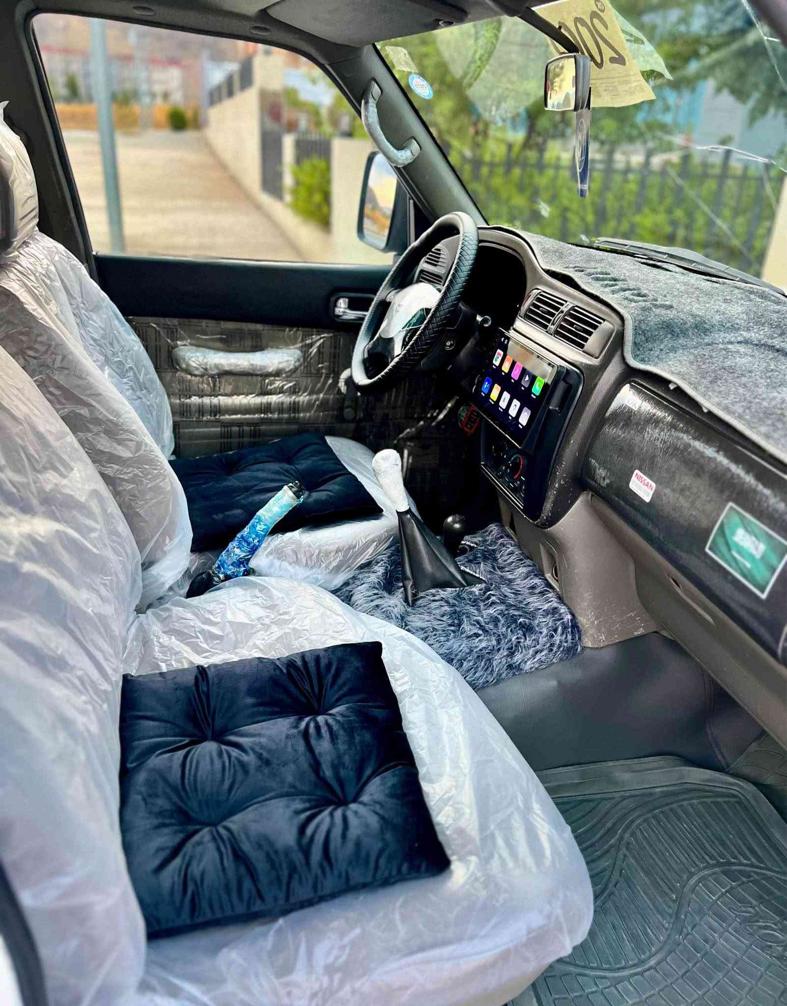 ‎بسم الله الرحمن الرحيم(***********)
Nissan Patrol 2002 نیو سەقەڕ
نیسان پاترۆڵ ٢٠٠٢ نیو سەقەڕ مەکینە ٤٥٠٠ 
رەقەم و سنوی تا ٢٠٣٠ تازەیە تحویل و غرامە بەشەرت 
کوشن و گاعی و بەرە سەقفی لۆکە شاشەی بۆ بەستراوە
لایت و سەکن و بلاجکتۆر و بەگلایت گشتی لۆک و تازەیە
سەیارەکە ٥ پارچەیەکی بۆیاغە بێ زەربە و دەحم
سەقف و شانی زۆر خاوێن ماوەتەوە غاز و بەنزینە
سیستەمی غازی زۆر مەزبووتی بۆ دانراوە بێ کێشەیە
گێڕ و مەکینەی لۆک زۆر بێ عەیبە کارەبایی بەشەرت
ئەکسل و دەبڵ ئەکسل بەشەرت قفل مەرکەزی
سالۆنسای بیلادیە سەوتی وەک شەریکەیە
ژێری کامل تازە توند کراوەتەوە تەبرید سارد گەرم بەشەرت
سەیارەکە لە ڕانیەیە سعری ٨٣ کەمێک مەجالە 
جوابی کۆمێنت نادەمەوە مشتەریت تەلەفون بکە یان نامە بنێرە
*********** ڤایبەر و واتساپی لەسەرە رانية, السليمانية
