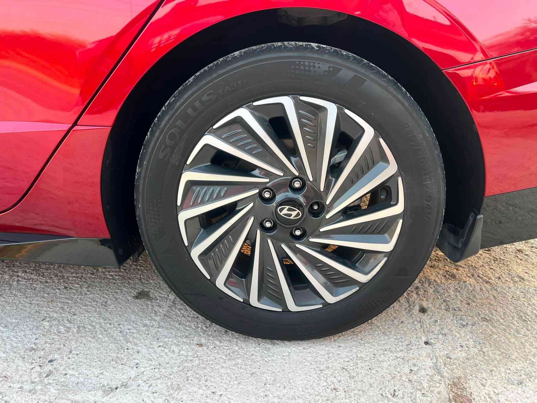 سوناتا هايبرد • ٢٠٢٤ • بدون صبغ