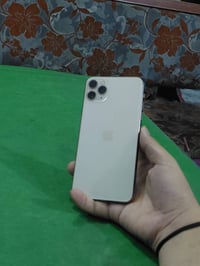 ايفون ١١ برو ماكس • ٢٥٦ • بطاريه ١٠٠%