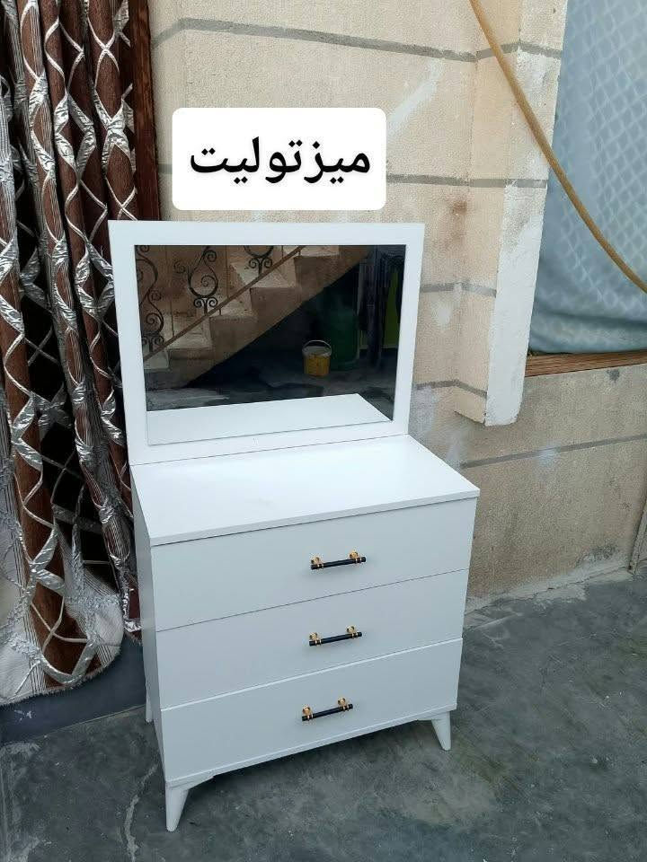 غرفه نوم تركي للبيع مستعمل نظيف جدا يتكون من 5 قطع ويا دوشك 6 قطع كنتور 2سكه كنتور بي رجلين  شي حلوه ونظيف سعر 350 الف  كلمن يرده يتصل على الرقم *********** عدنه توصيل خانقين جلولاء قره تبه العنوان كلار

نص مكتوب في الصور:
- كنتور 2 سكه مترين ونص كنتور بي رجلين
- میزتولیت
- كومديات عدد 2
- سرير + دوشك إسفنج