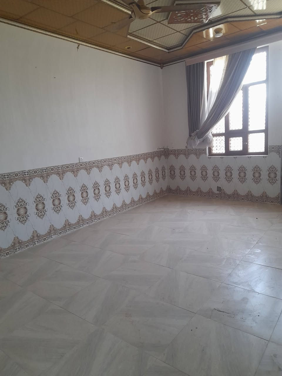 دار للبيع المساحه ١٤٤م✅️
مكان البيت/بعقوبه/تقاطع القدس/قرب جامعة بلاد الرافدين 
واجهه 8 نزال18✅️
مكانه تقاطع القدس بل فرع مال مكتب التضامن ✅️🕹
بل قرب من مستشفى الاورام الجديده ✅️🕹
يحتوي على ثلاث غرف نوم سويت🏫✅️
واستقبال وصاله ومطبخ 🏫✅️
حمامات داخلي خارجي🏫✅️
العقار سند 25زراعي ✅️
للستفسار ***********✅️
السعر ٨٠ وبي مجال✅️💵
